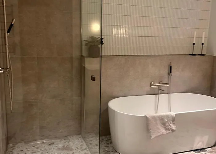 The Wooden House, Spacious, Garden, New And Modern Апартаменты *