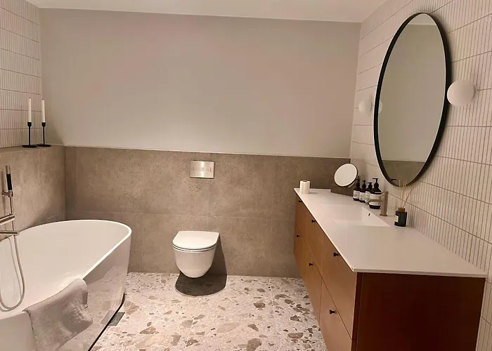 Апартаменты The Wooden House, Spacious, Garden, New And Modern