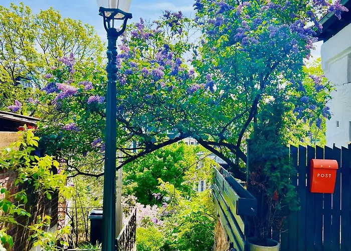 Апартаменты The Wooden House, Spacious, Garden, New And Modern