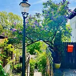 아파트 The Wooden House, Spacious, Garden, New And Modern