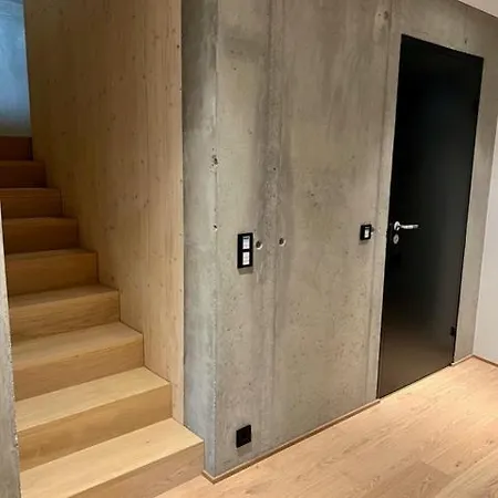 The Wooden House, Spacious, Garden, Brand New, Modern *