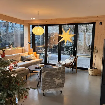 아파트 The Wooden House, Spacious, Garden, New And Modern *